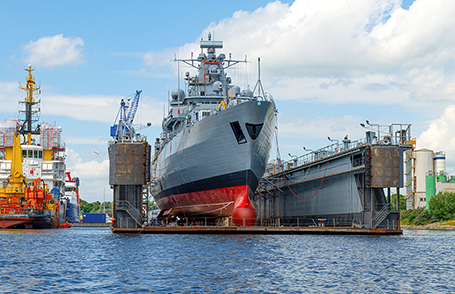 Kriegsschiffe im Hafen - Deutschland rüstet auf. 