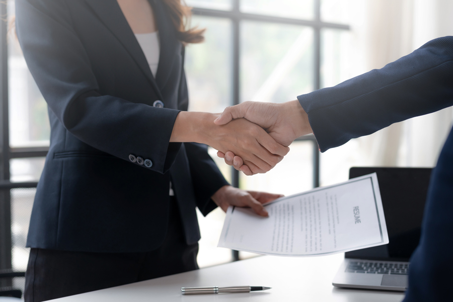 Erfolgreicher Besetzung Ihrer Vakanzen durch spezialisierte Headhunter Headhunter gratuliert zum erfolgreichen Vertragsabschluss